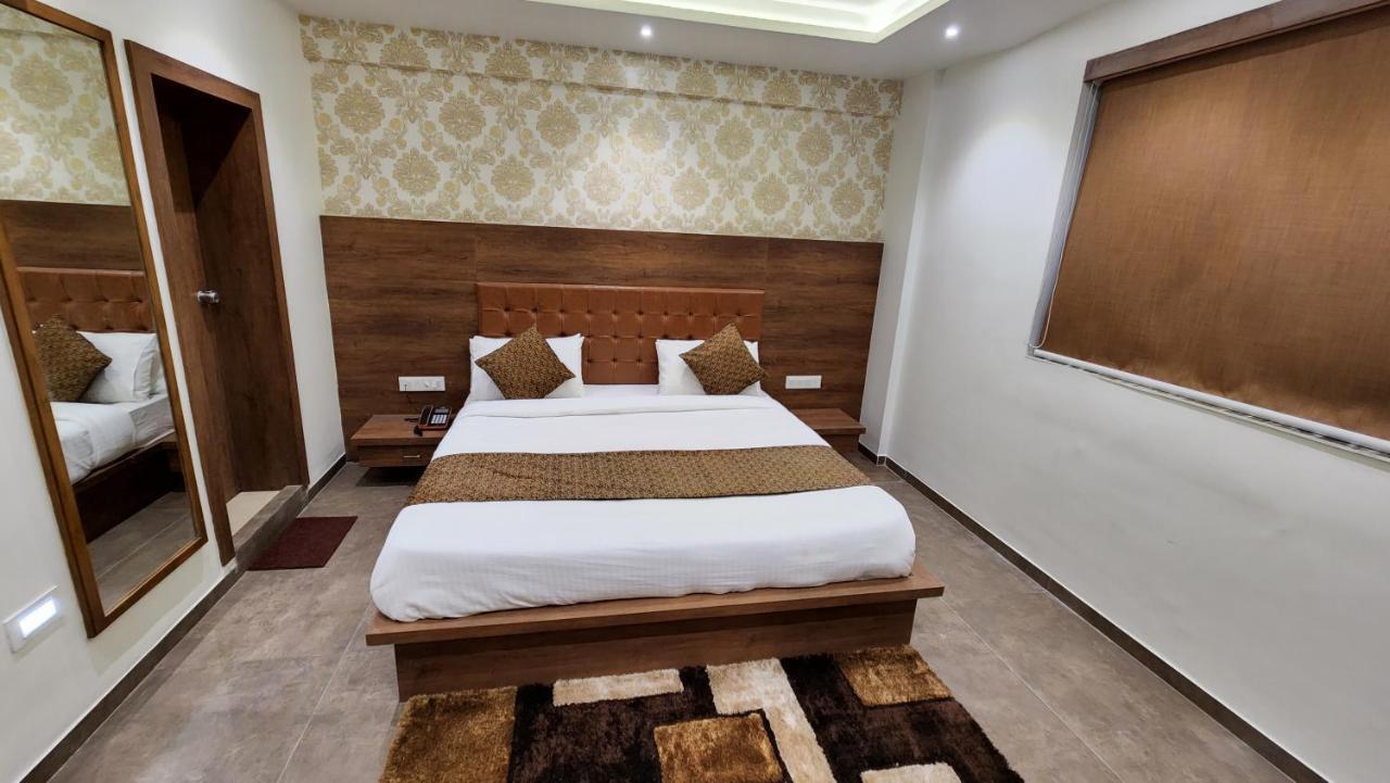 Hotel Nova Pride Rajkot Exterior foto