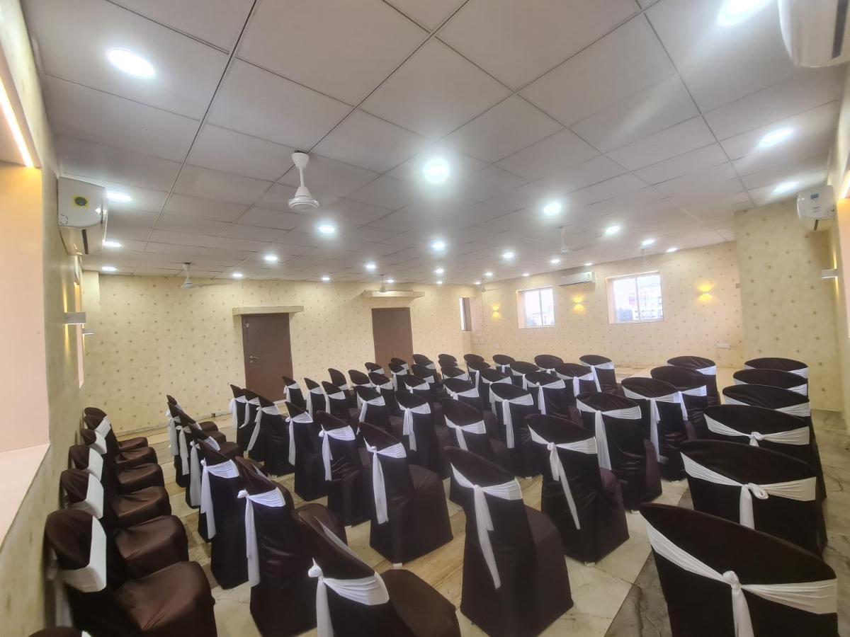 Hotel Nova Pride Rajkot Exterior foto