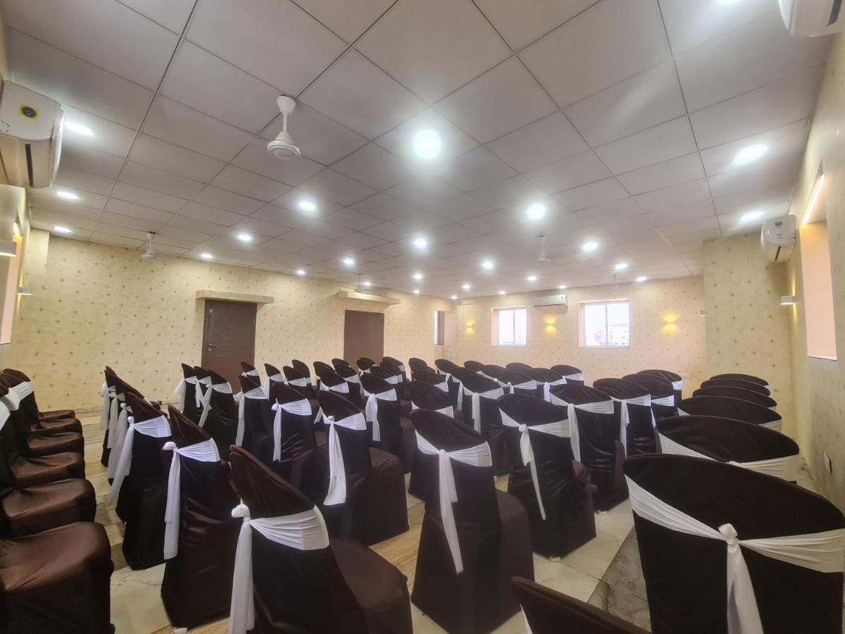 Hotel Nova Pride Rajkot Exterior foto