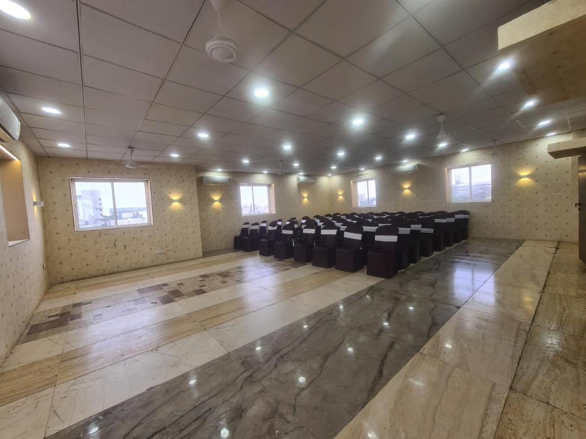 Hotel Nova Pride Rajkot Exterior foto